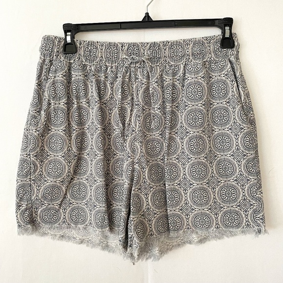 Royalty For Me Blue & White Circle Pattern 4 inch Shorts Raw Frayed Edge - Picture 1 of 5